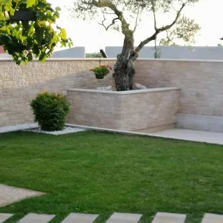 וילה Roza