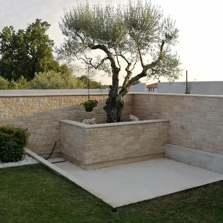 וילה Roza אומאג