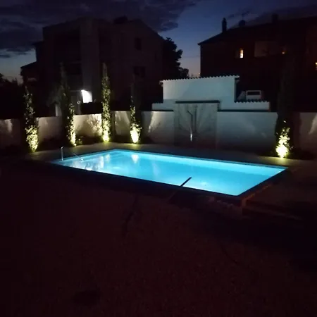 Roza וילה אומאג
